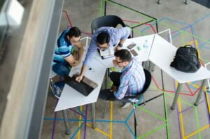 Lee más sobre el artículo Job Search Strategies: Maximizing Online Platforms and Networking